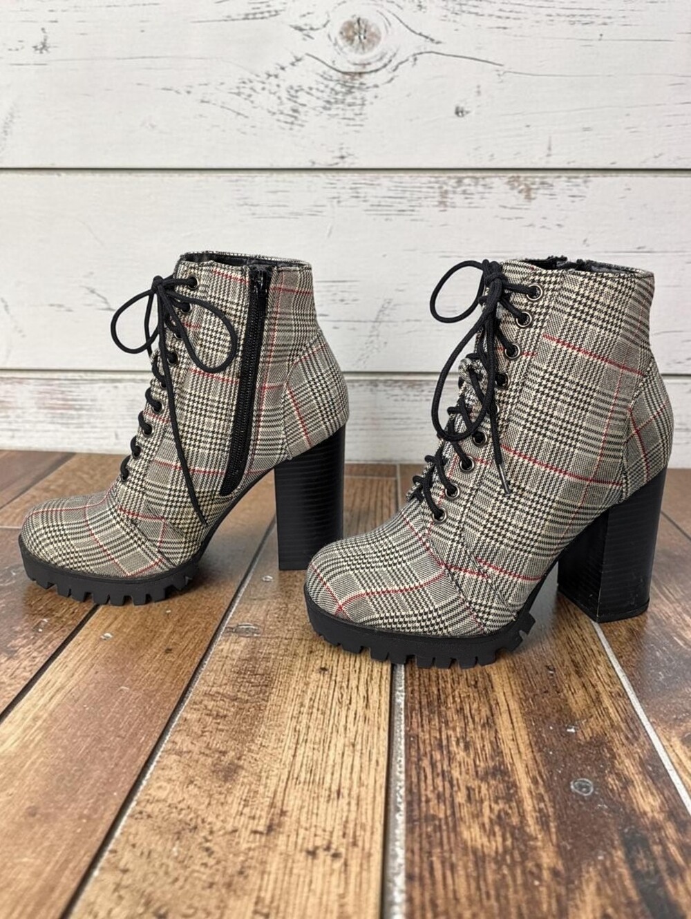 SODA | Plaid Lace Up Block Heel Lug Sole Ankle Boots Size 5